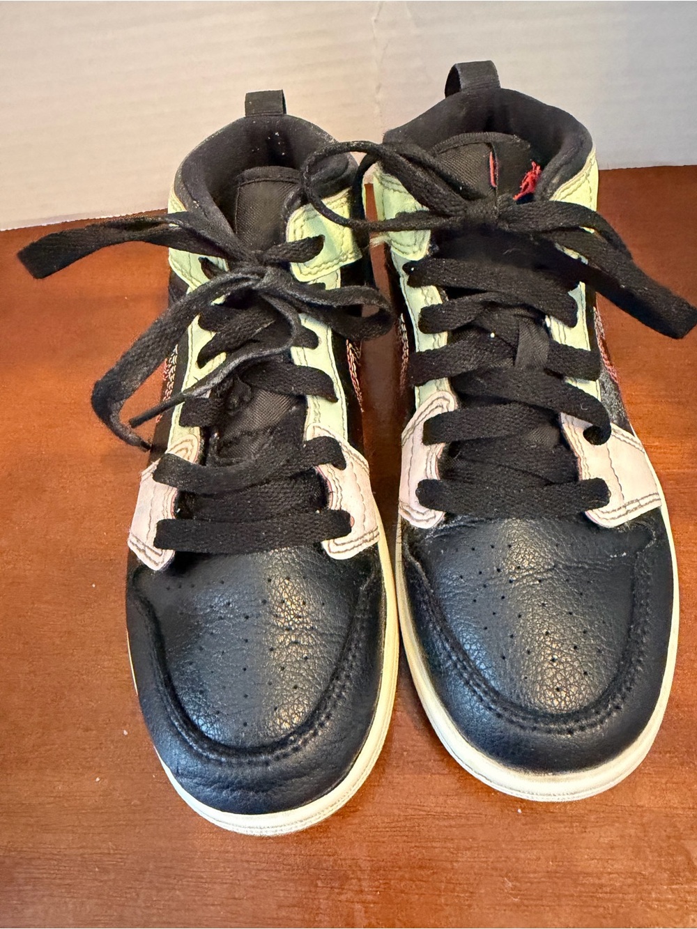 Basketball Playtime nike air jordan 1 Mid kids size 13c Black Red yellow pink - Picture 2 of 14